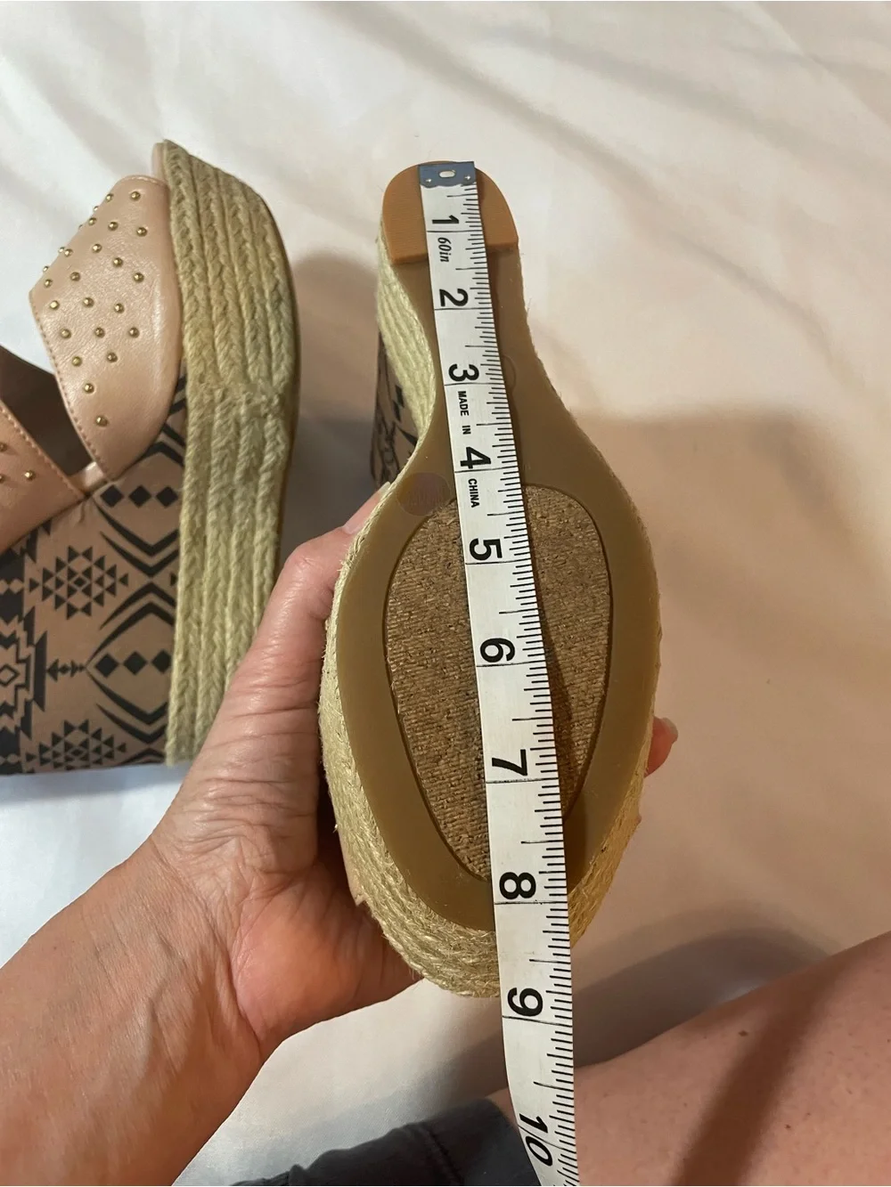 Jessica Simpson Women’s Gold Studded Tan Platform Wedge Heels Sz 8 1/2B (38 1/2)